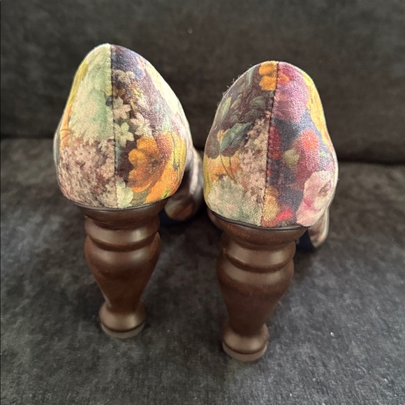 Charlotte Stone Floral Print Women Shoes with Unique Wooden Heel Size 11 - Picture 4 of 5